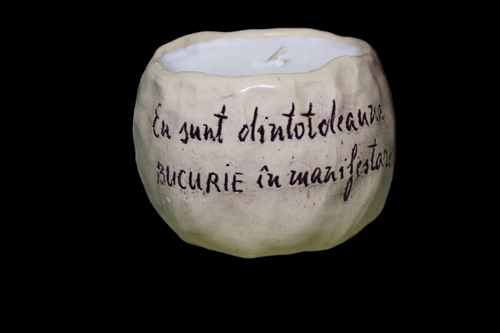 Eu sunt dintotdeauna bucurie în manifestare