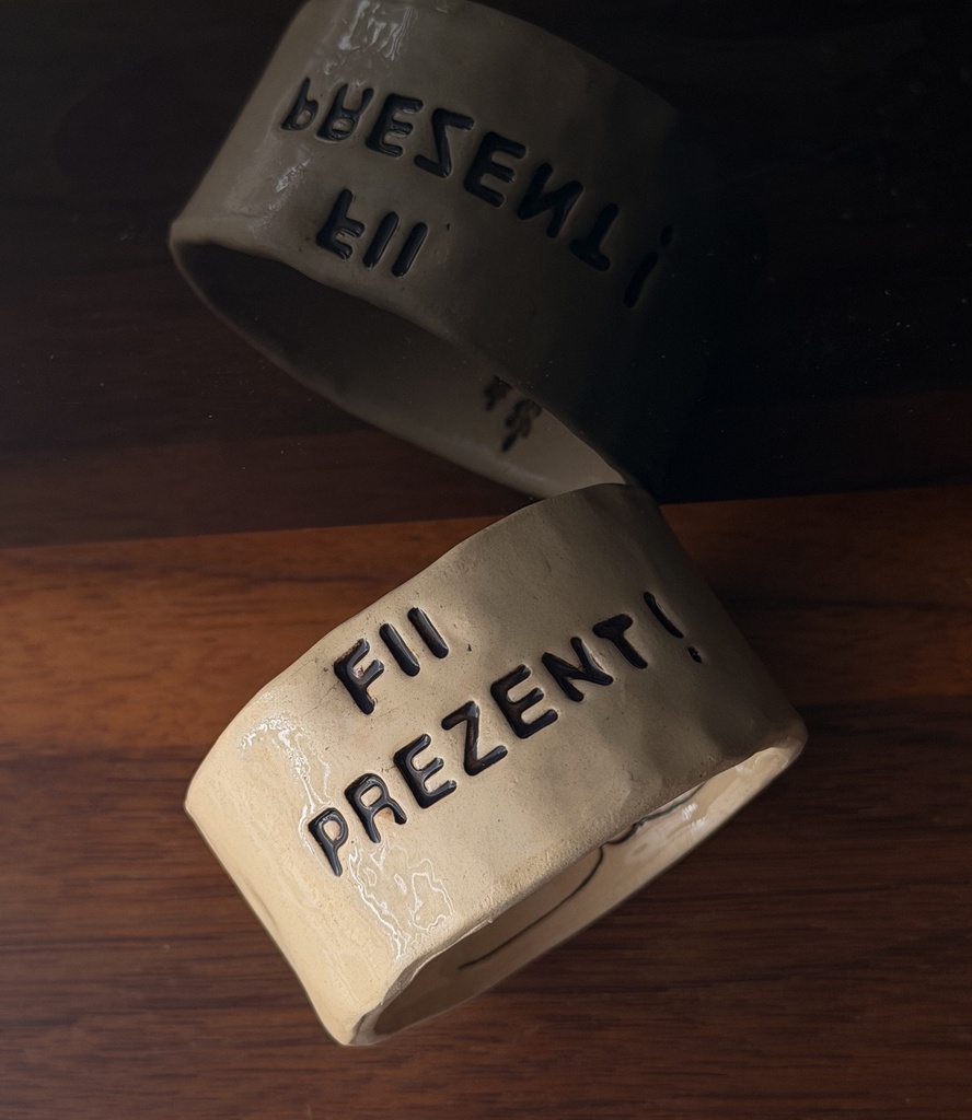 Fii prezent!